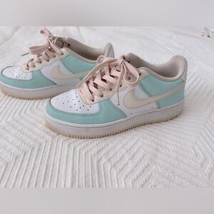 Air Force 1 Low "Emerald Rise/Guava Ice/White/Pink Spell" sneakers size Y4.5